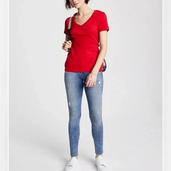 Tommy Hilfiger Women’s Favorite V-Neck Short Sleeve Red T-Shirt Medium - Picture 4 of 16